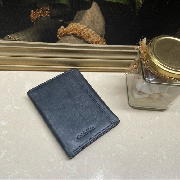 Calvin Klein Leather Wallet. UNISEX - Picture 4 of 8